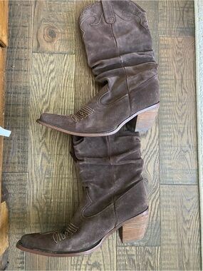 Vintage 2000s Steve Madden suede cowboy boots
